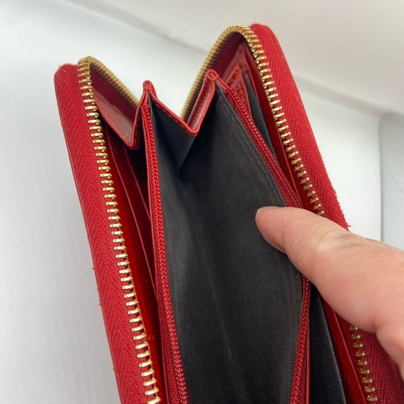 Gucci Marmont Red Pebbled Calfskin Leather - Picture 9 of 13